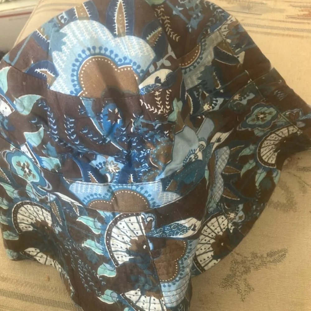 FINAL MARKDOWN Fabric flop hat
